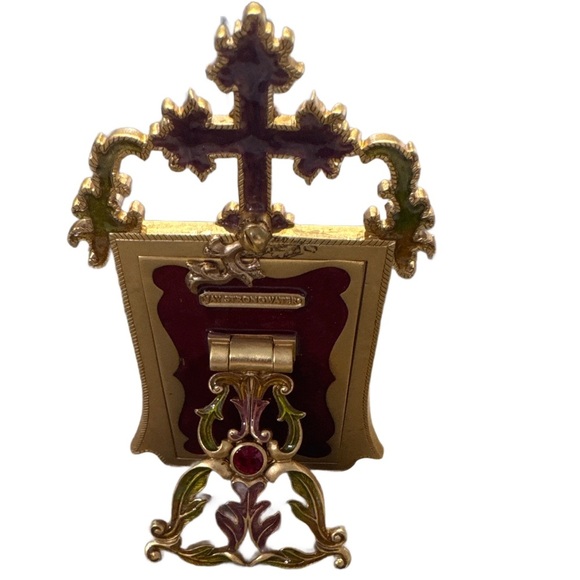 JAY STRONGWATER PAUL CROSS on CREST RED ENAMEL SWAROVSKI CRYSTALS FRAME
NEW
5029 - Picture 4 of 4